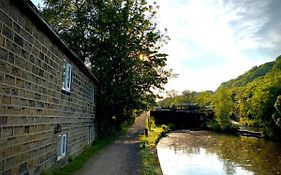 Cosy Cottage With A Canal View