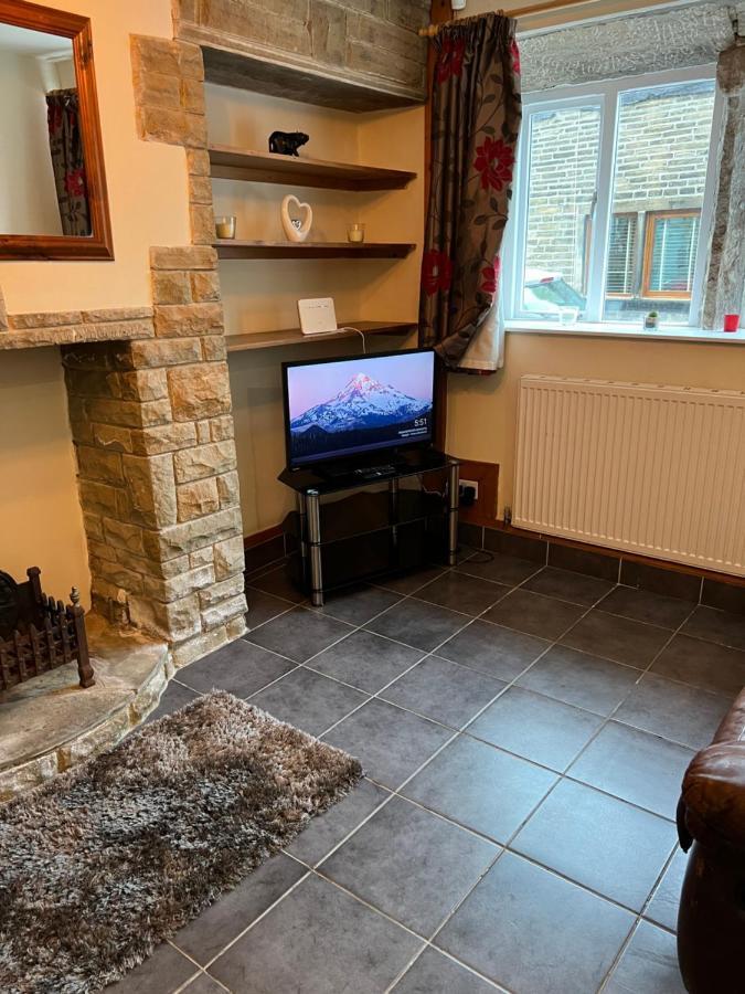 Cosy Cottage With A Canal View Hebden Bridge Exterior photo